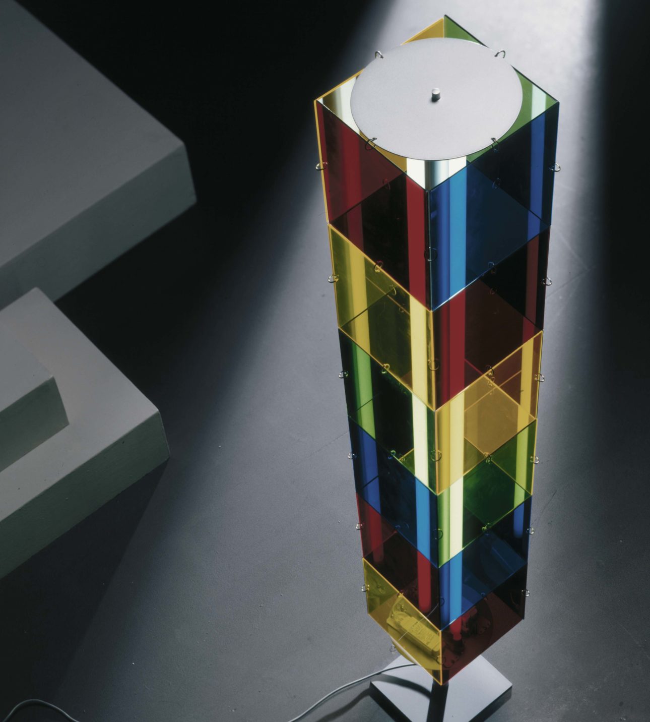 aku-floor-lamp-manufacturas-celda-miguel-herranz-colors