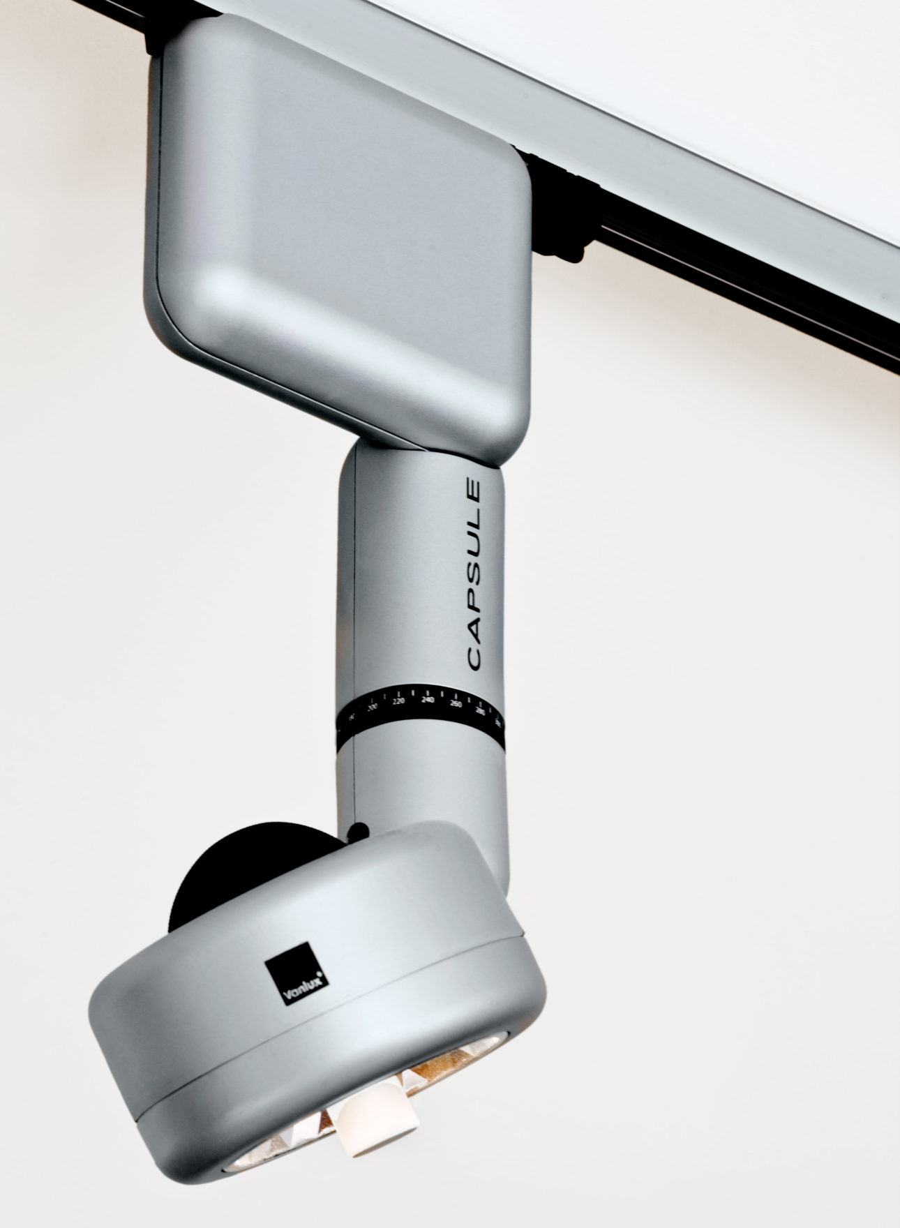 capsule-spot-blux-miguel-herranz-grey