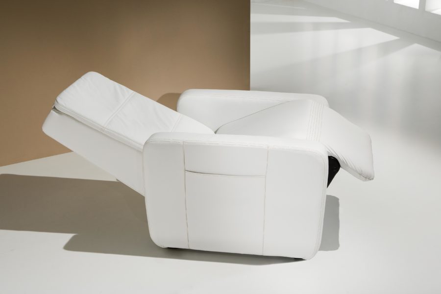 d-massage-chair-miguel-herranz-leather-white