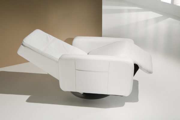 domi-massage-chair-miguel-herranz-swivel-base
