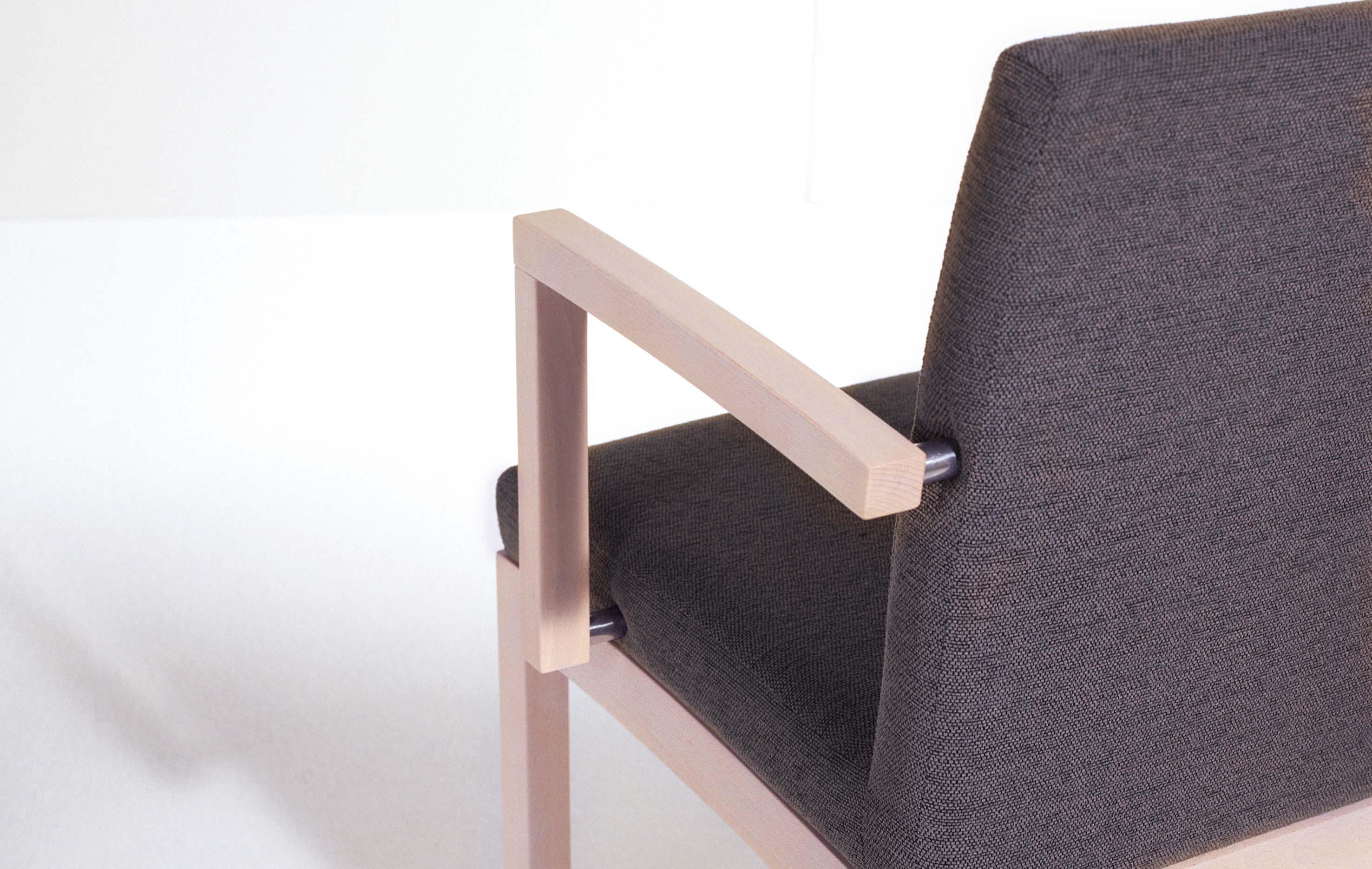 ele-chair-concepta-miguel-herranz-detail-back