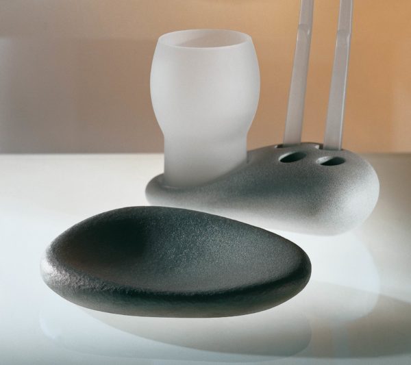 guijarro-glass-bathroom-accessories-novum-miguel-herranz