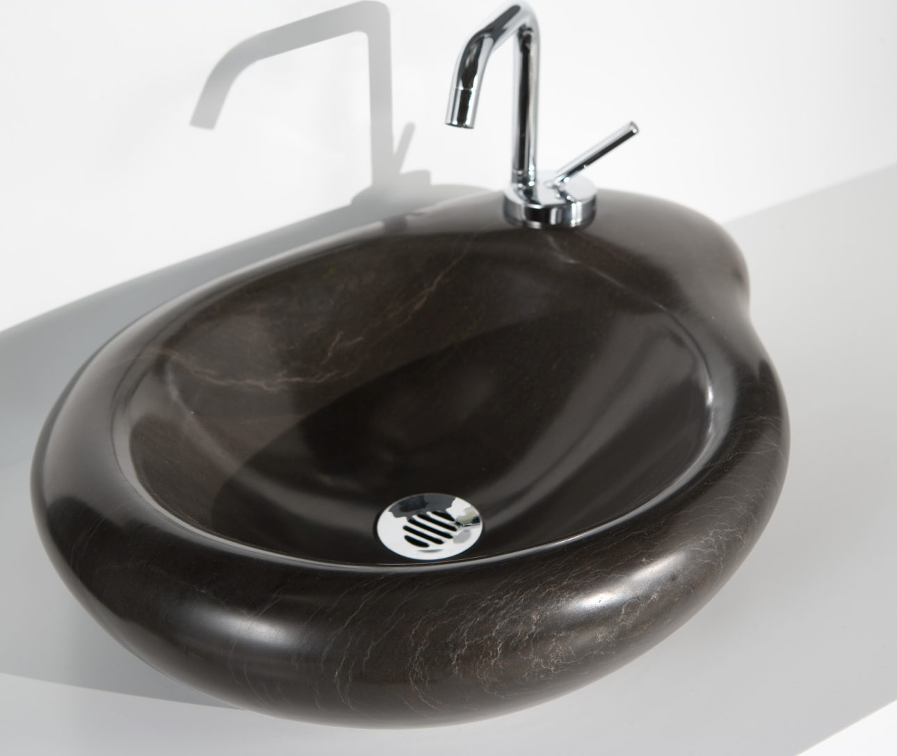 guijarro-washbasin-novum-miguel-herranz-black-marble