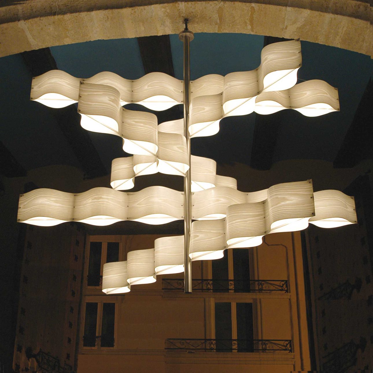 hola-mastil-lamp-lzf-lamps-miguel-herranz-wooden