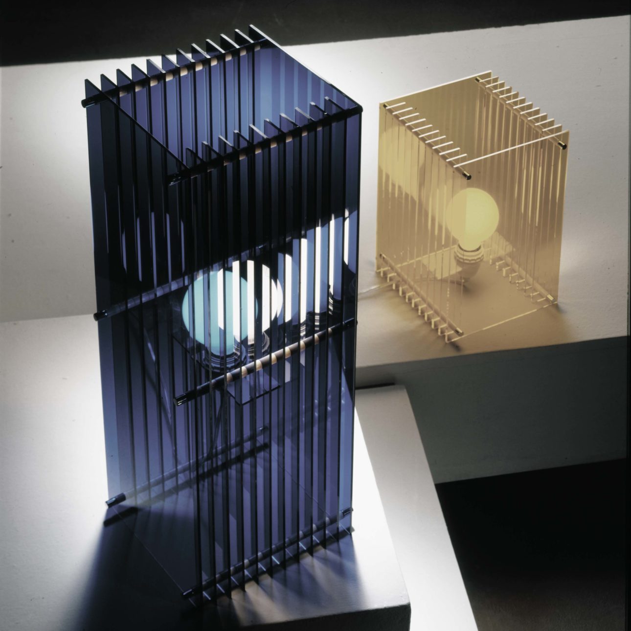 iris-table-lamp-manufacturas-celda-miguel-herranz-blue-yellow