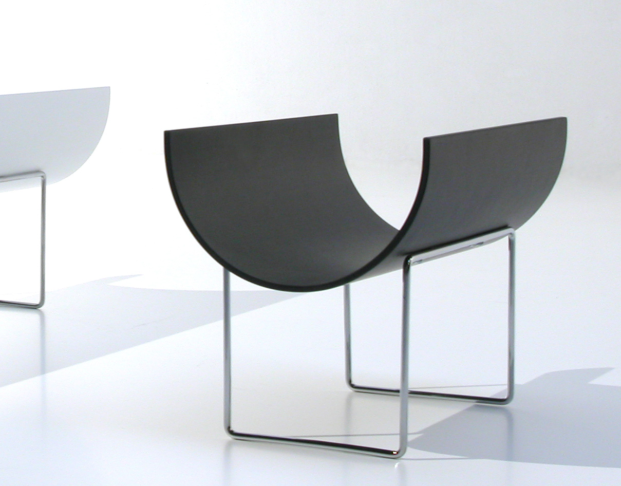 karui-magazine-rack-viccarbe-miguel-herranz-black-white