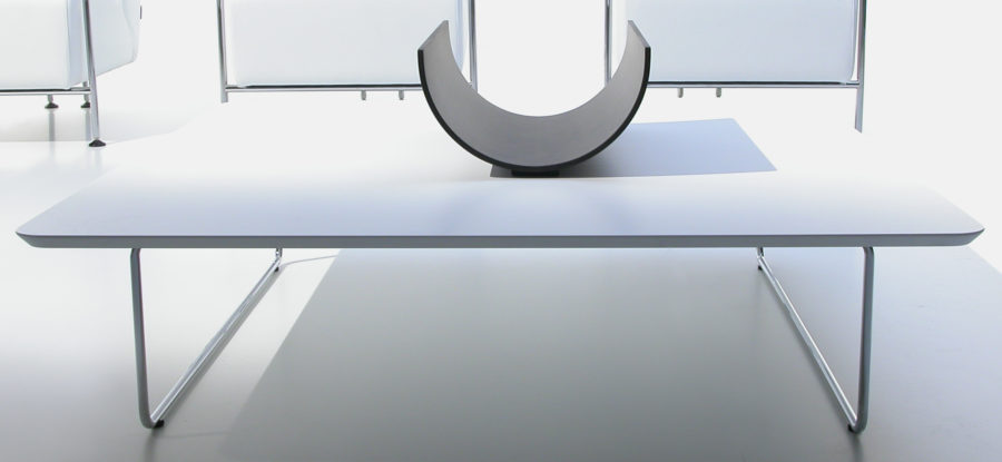 karui-table-viccarbe-miguel-herranz-front