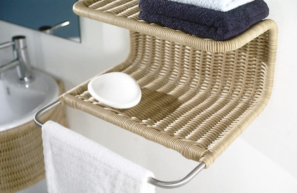 mediterranean-bathroom-towel-rail-novum-miguel-herranz-wall