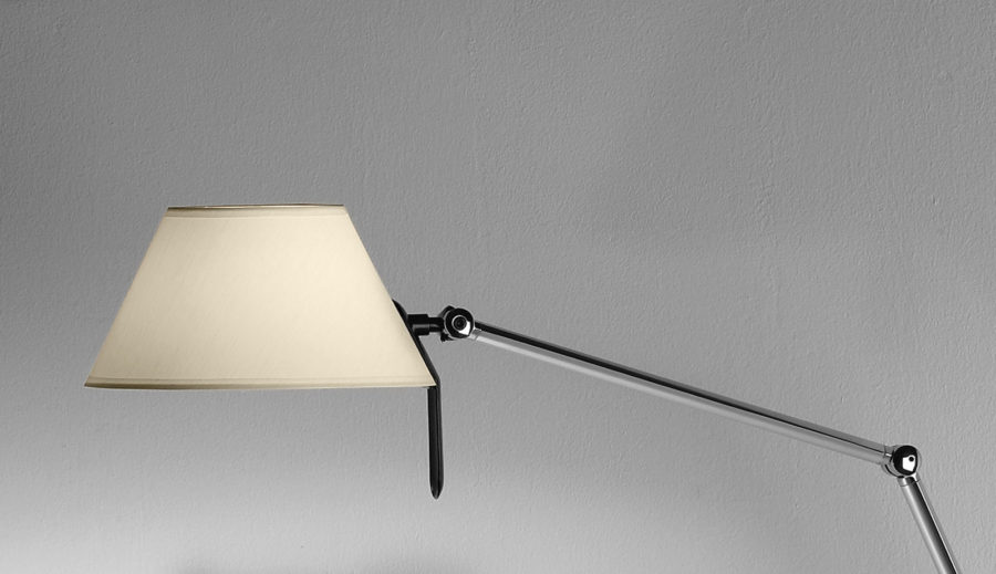 petite-task-light-blux-miguel-herranz-front-articulated