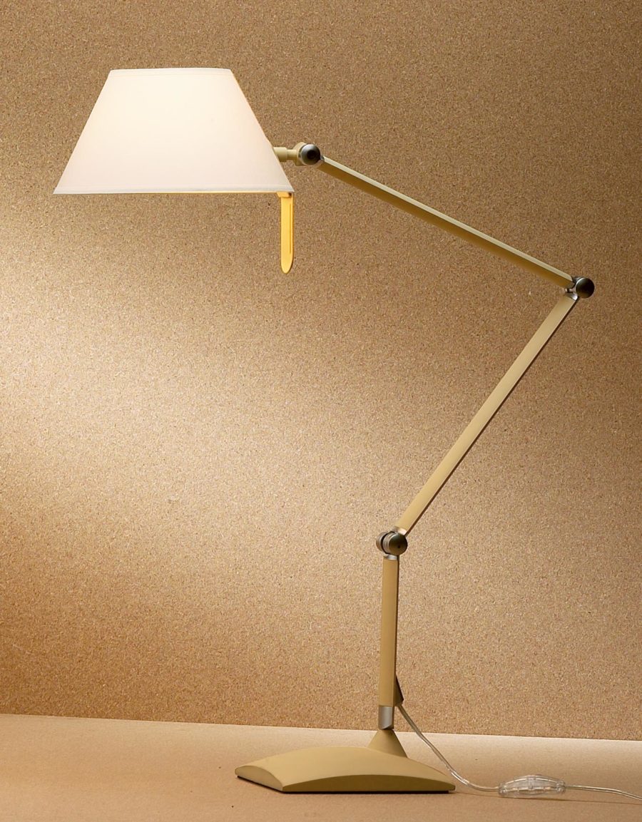 petite-task-light-table-blux-miguel-herranz-grey