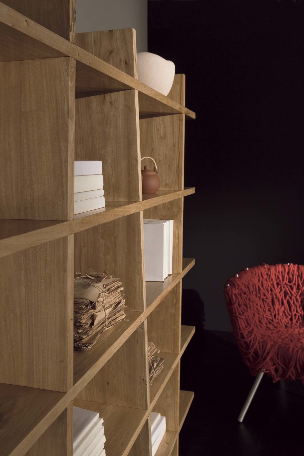 pisa-bookcase-uconcept-miguel-herranz-wooden