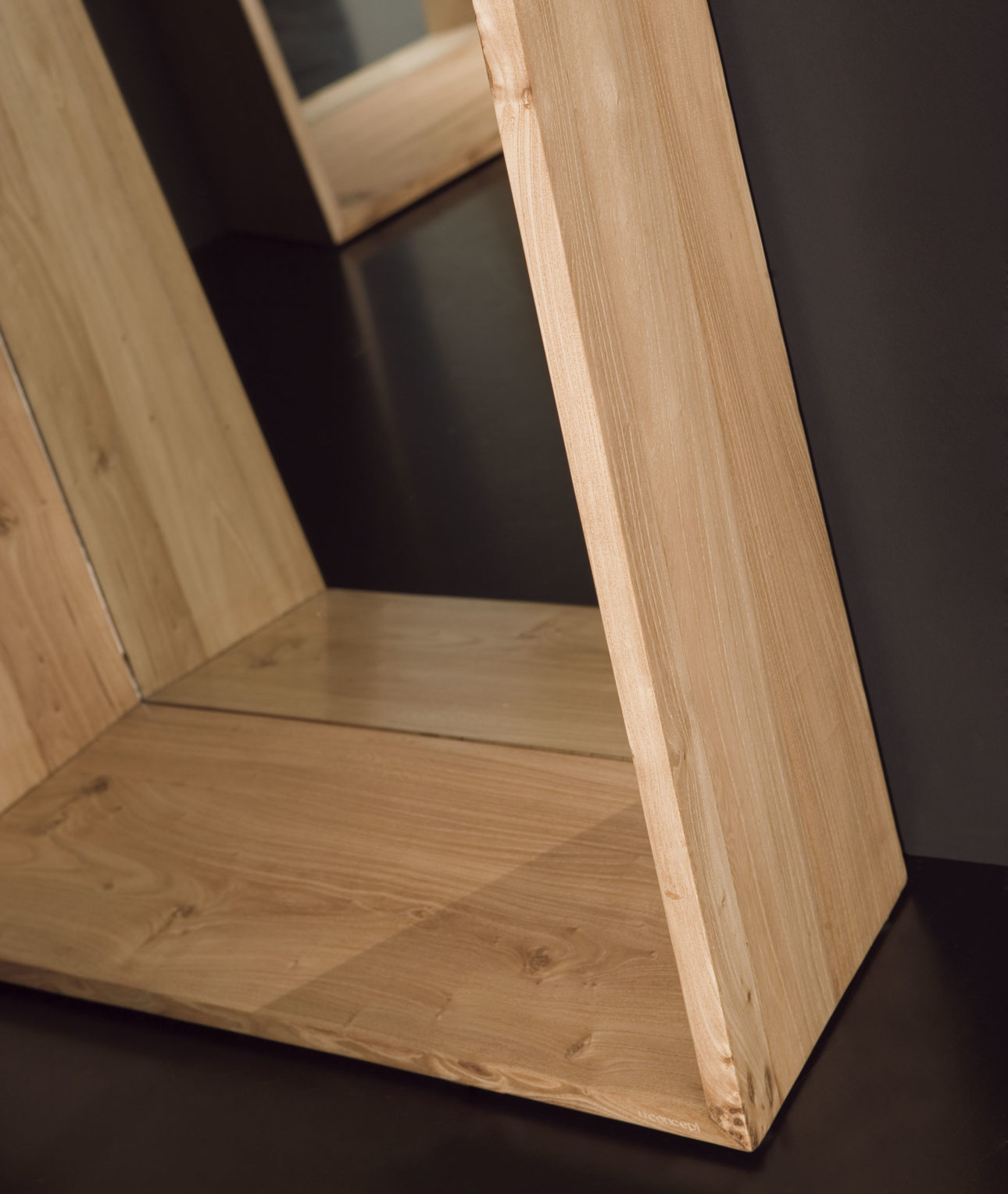 veo-mirror-uconcept-miguel-herranz-detail-wooden