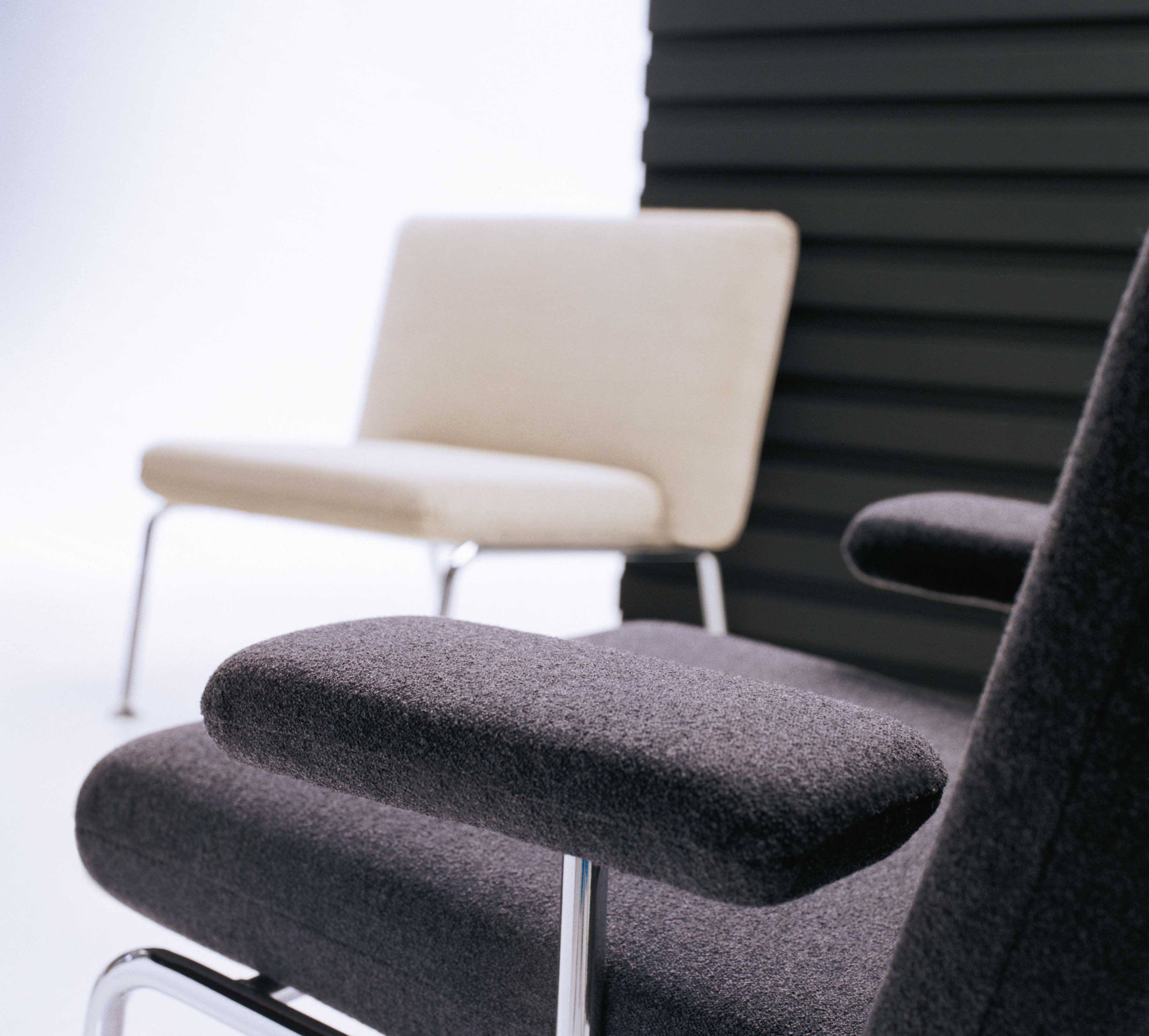 waiting-easychair-concepta-miguel-herranz-detail-back