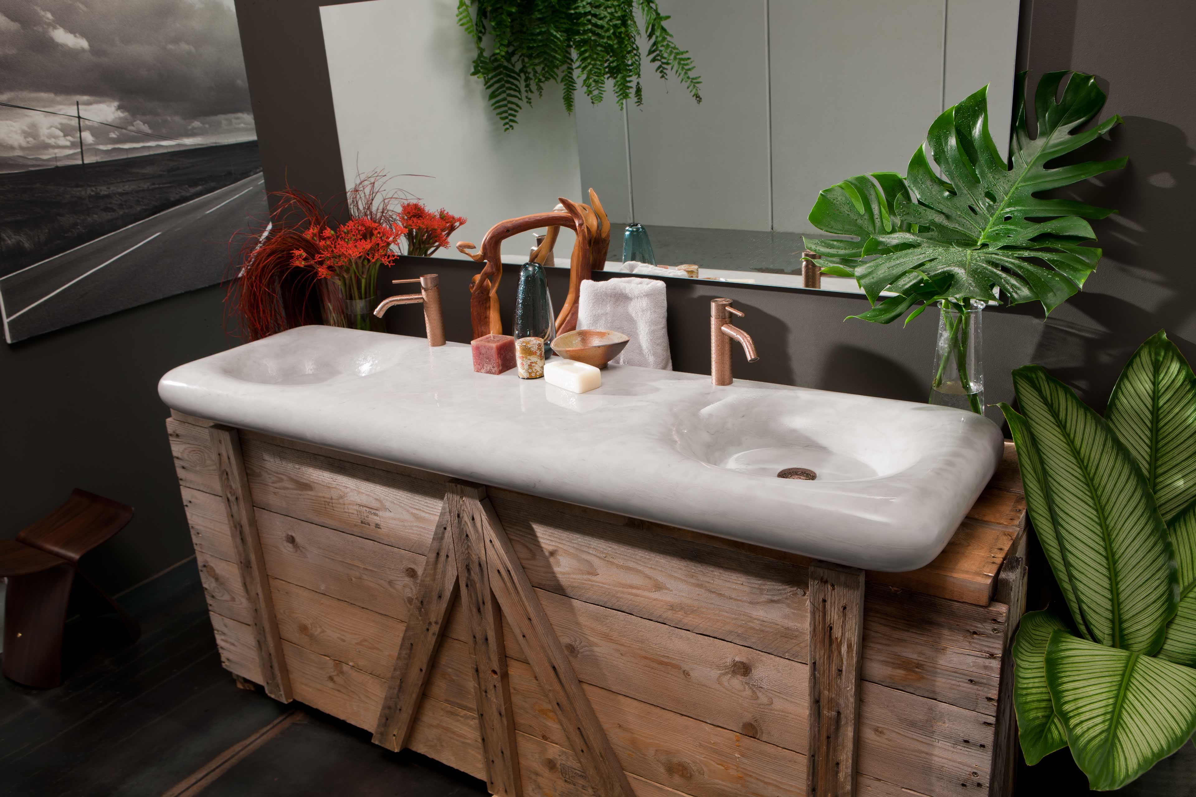 stone-sink-nerinea-miguel-herranz-calacatta-vessel