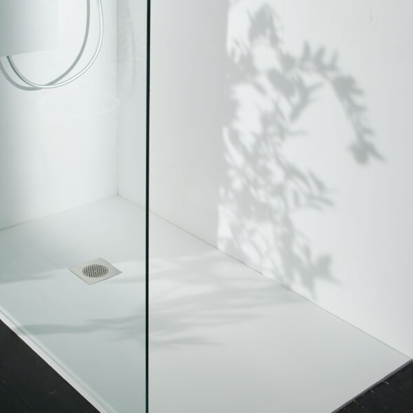 shower-plate-banos-10-miguel-herranz-creative-direction-square-white