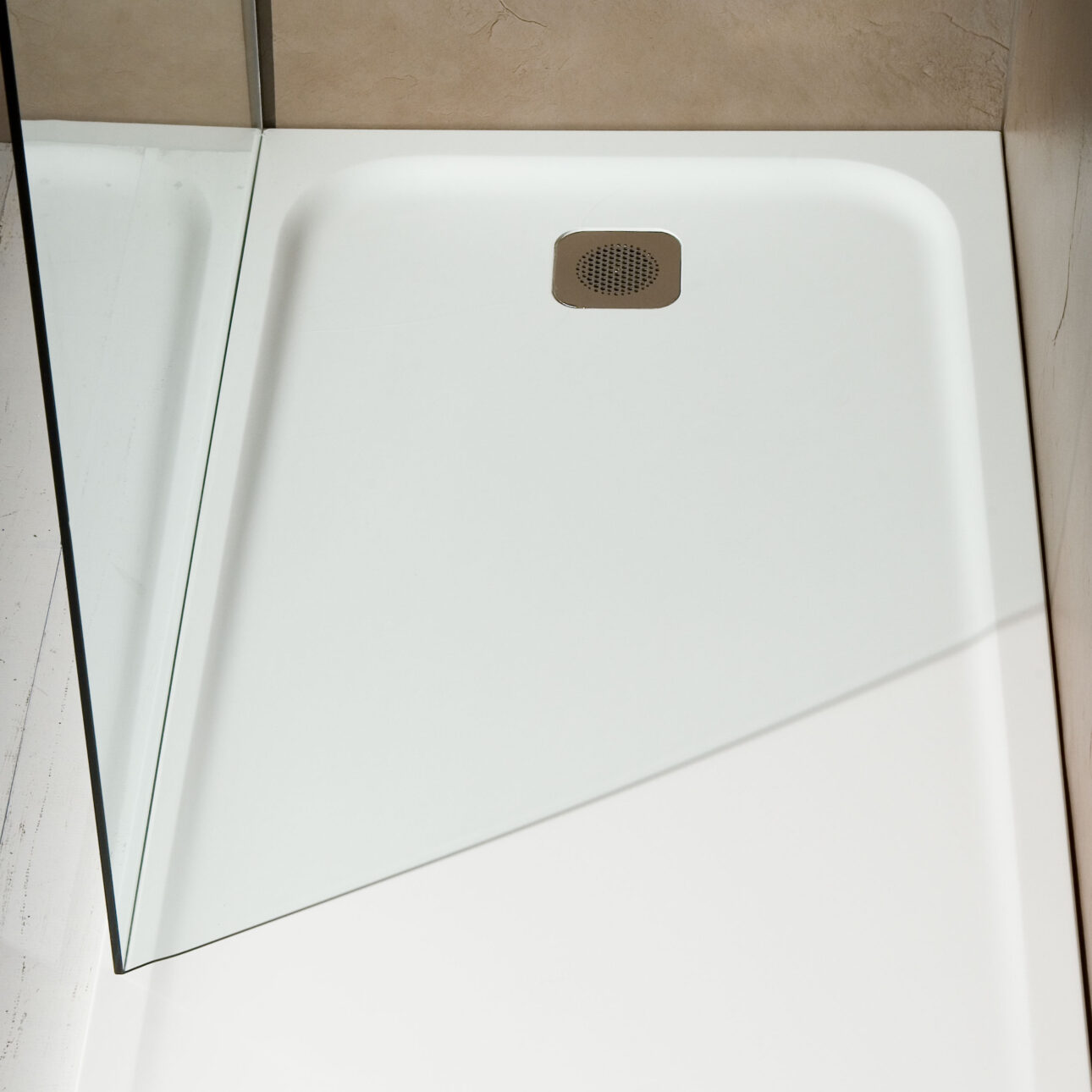 silk-shower-plate-banos-10-miguel-herranz-design-front-detail