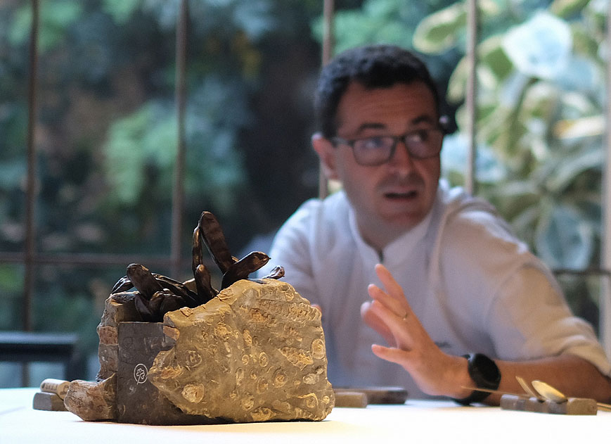 stone-centerpiece-tableware-items-ricard-camarena-nerinea-miguel-herranz-design