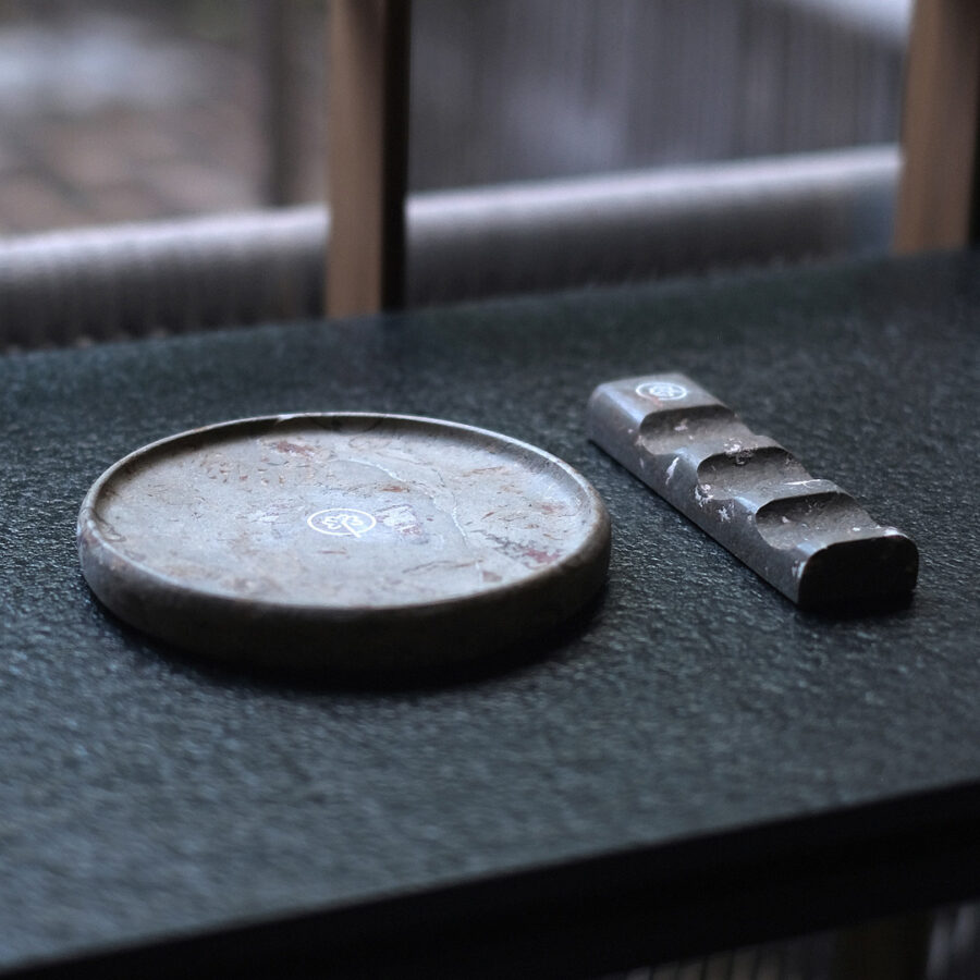 stone-cutlery-rest-dish-tableware-items-ricard-camarena-nerinea-miguel-herranz-design