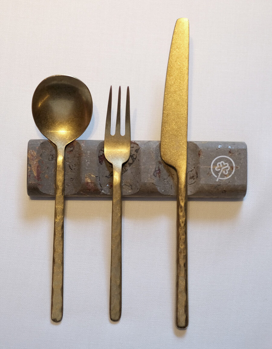 stone-cutlery-rest-tableware-items-nerinea-ricard-camarena-miguel-herranz-design