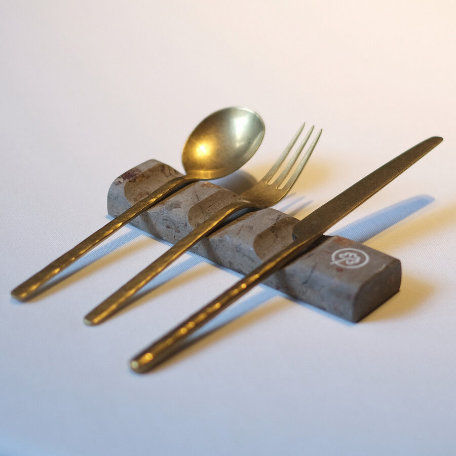stone-cutlery-rest-tableware-items-ricard-camarena-nerinea-design-miguel-herranz