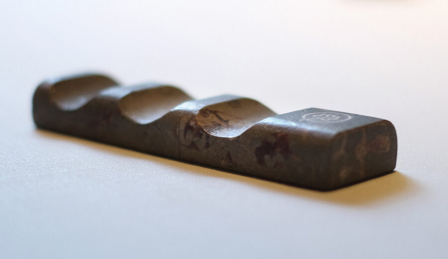 stone-cutlery-rest-tableware-items-ricard-camarena-nerinea-miguel-herranz-design