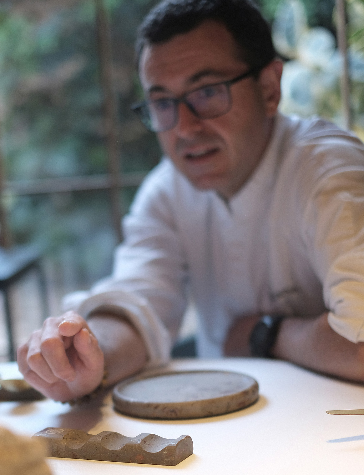 stone-tableware-items-ricard-camarena-chef-nerinea-miguel-herranz-design